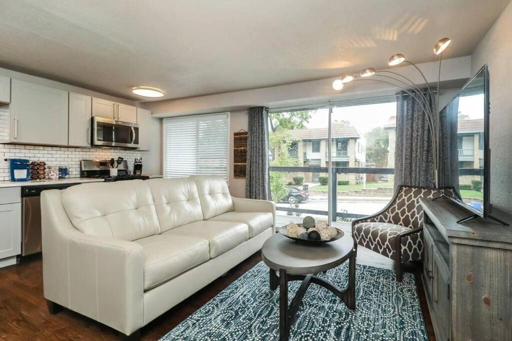 Holly First Floor 2 King Beds Holiday home Kansas City